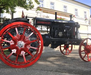 Jedyny w Polsce ciągnik UNIWERSAL do obejrzenia w naszym Muzeum. Jedyny w Polsce ciągnik UNIWERSAL do obejrzenia w naszym Muzeum.