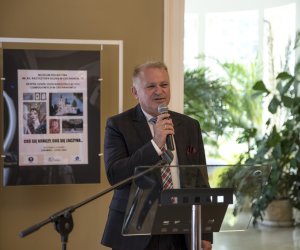 WYSTAWA CZASOWA „COŚ SIĘ KOŃCZY, COŚ SIĘ ZACZYNA...” JUŻ OTWARTA!