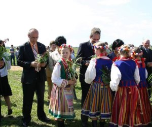 ZIELONE ŚWIĄTKI POD WIATRAKIEM