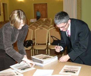 Podsumowanie Konkursu na najlepiej zachowany zabytek wiejskiego budownictwa drewnianego w województwie podlaskim za 2006 r. Podsumowanie Konkursu na najlepiej zachowany zabytek wiejskiego budownictwa drewnianego w województwie podlaskim za 2006 r.