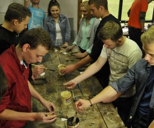 Nowe sprzęty wzbogaciły wyposażenie pracowni konserwatorskiej Nowe sprzęty wzbogaciły wyposażenie pracowni konserwatorskiej