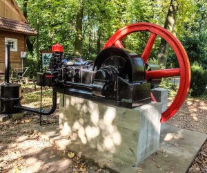 Translokacja spichlerza w zagrodzie leśnej Translokacja spichlerza w zagrodzie leśnej