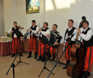 Wystawa z okazji jubileuszu 50-lecia Muzeum i 30 lat współpracy z SGGW pt."50 lat Muzeum Rolnictwa im. ks. Krzysztofa Kluka w Ciechanowcu" Wystawa z okazji jubileuszu 50-lecia Muzeum i 30 lat współpracy z SGGW pt."50 lat Muzeum Rolnictwa im. ks. Krzysztofa Kluka w Ciechanowcu"