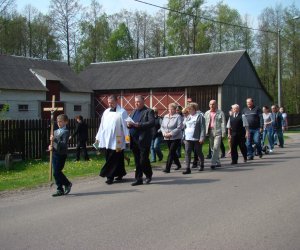 Zwyczaj święcenia pól – dawniej i dzisiaj… Zwyczaj święcenia pól – dawniej i dzisiaj…