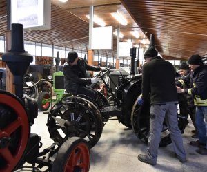 LANZ ACKER-BULLDOG HP 12 KNICKLENKER JUŻ W MUZEUM LANZ ACKER-BULLDOG HP 12 KNICKLENKER JUŻ W MUZEUM