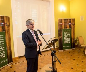 Międzynarodowa Konferencja Naukowa - Dokumentacja i monitoring w zarządzaniu obiektami budownictwa drewnianego w skansenach Międzynarodowa Konferencja Naukowa - Dokumentacja i monitoring w zarządzaniu obiektami budownictwa drewnianego w skansenach