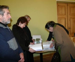 Podsumowanie Konkursu na najlepiej zachowany zabytek wiejskiego budownictwa drewnianego w województwie podlaskim za 2006 r. Podsumowanie Konkursu na najlepiej zachowany zabytek wiejskiego budownictwa drewnianego w województwie podlaskim za 2006 r.