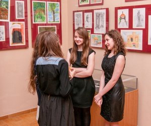 PLENERY UCZNIÓW OGÓLNOKSZTAŁCĄCEJ SZKOŁY SZTUK PIĘKNYCH W CIECHANOWCU PLENERY UCZNIÓW OGÓLNOKSZTAŁCĄCEJ SZKOŁY SZTUK PIĘKNYCH W CIECHANOWCU