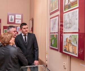 PLENERY UCZNIÓW OGÓLNOKSZTAŁCĄCEJ SZKOŁY SZTUK PIĘKNYCH W CIECHANOWCU PLENERY UCZNIÓW OGÓLNOKSZTAŁCĄCEJ SZKOŁY SZTUK PIĘKNYCH W CIECHANOWCU