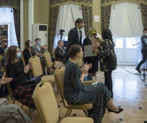 Fotorelaja z oddsłonięcia tablicy pamiątkowej poświęconej prof. dr hab. Janowi Tropile Fotorelaja z oddsłonięcia tablicy pamiątkowej poświęconej prof. dr hab. Janowi Tropile