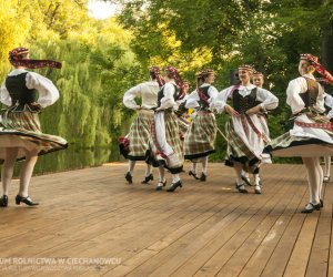 Podlaska Oktawa Kultur 2013 - występ ZPiT Uniwersytetu Wileńskiego w Muzeum Rolnictwa - fotorelacja Podlaska Oktawa Kultur 2013 - występ ZPiT Uniwersytetu Wileńskiego w Muzeum Rolnictwa - fotorelacja