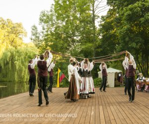 Podlaska Oktawa Kultur 2013 - występ ZPiT Uniwersytetu Wileńskiego w Muzeum Rolnictwa - fotorelacja