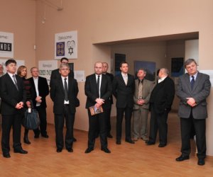 Kadisz dla litewskich drewnianych synagog Kadisz dla litewskich drewnianych synagog