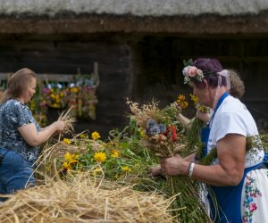 Konkurs na wykonanie tradycyjnej równianki - XXIII Podlaskie Święto Chleba Konkurs na wykonanie tradycyjnej równianki - XXIII Podlaskie Święto Chleba