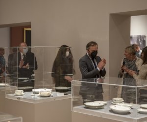 PORCELANA Z POLSKIM ORŁEM. Serwisy Prezydenta Mościckiego i zastawy reprezentacyjne w czasach II Rzeczypospolitej - fotorelacja PORCELANA Z POLSKIM ORŁEM. Serwisy Prezydenta Mościckiego i zastawy reprezentacyjne w czasach II Rzeczypospolitej - fotorelacja