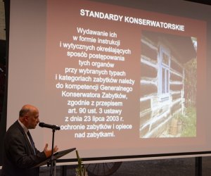 Konferencja naukowa "Standardy konserwatorskie jako kryterium działań w ochronie zabytków prowadzonych przez muzea na wolym powietrzu w Polsce" - 4-5 października 2022 r. Konferencja naukowa "Standardy konserwatorskie jako kryterium działań w ochronie zabytków prowadzonych przez muzea na wolym powietrzu w Polsce" - 4-5 października 2022 r.