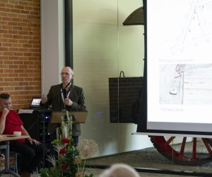 Konferencja naukowa "Standardy konserwatorskie jako kryterium działań w ochronie zabytków prowadzonych przez muzea na wolym powietrzu w Polsce" - 4-5 października 2022 r. Konferencja naukowa "Standardy konserwatorskie jako kryterium działań w ochronie zabytków prowadzonych przez muzea na wolym powietrzu w Polsce" - 4-5 października 2022 r.