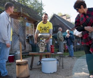 JESIEŃ W POLU I ZAGRODZIE w ramach Europejskich Dni Dziedzictwa 18 września 2016 r. JESIEŃ W POLU I ZAGRODZIE w ramach Europejskich Dni Dziedzictwa 18 września 2016 r.