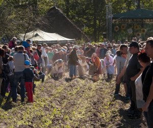JESIEŃ W POLU I ZAGRODZIE w ramach Europejskich Dni Dziedzictwa 18 września 2016 r. JESIEŃ W POLU I ZAGRODZIE w ramach Europejskich Dni Dziedzictwa 18 września 2016 r.