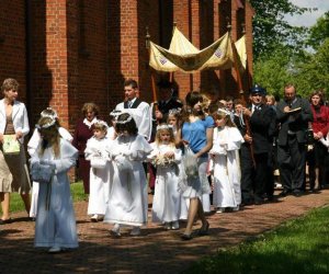 ZIELONE ŚWIĄTKI POD WIATRAKIEM