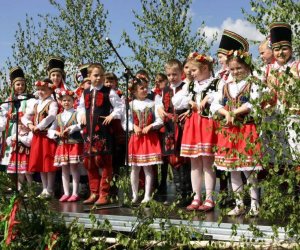 ZIELONE ŚWIĄTKI POD WIATRAKIEM