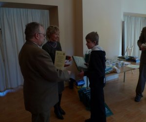 Z drugiej strony zielonego lustra