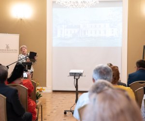 Odsłonięcie tablicy poświęconej doktorowi Pawłowi Olszewskiemu Odsłonięcie tablicy poświęconej doktorowi Pawłowi Olszewskiemu