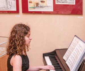 PLENERY UCZNIÓW OGÓLNOKSZTAŁCĄCEJ SZKOŁY SZTUK PIĘKNYCH W CIECHANOWCU PLENERY UCZNIÓW OGÓLNOKSZTAŁCĄCEJ SZKOŁY SZTUK PIĘKNYCH W CIECHANOWCU