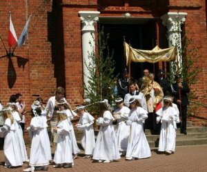 ZIELONE ŚWIĄTKI POD WIATRAKIEM ZIELONE ŚWIĄTKI POD WIATRAKIEM