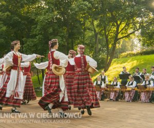 Podlaska Oktawa Kultur 2013 - występ ZPiT Uniwersytetu Wileńskiego w Muzeum Rolnictwa - fotorelacja Podlaska Oktawa Kultur 2013 - występ ZPiT Uniwersytetu Wileńskiego w Muzeum Rolnictwa - fotorelacja