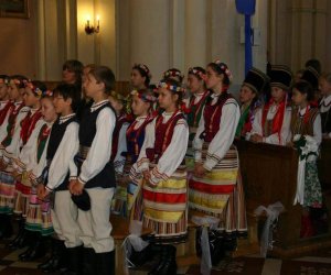 ZIELONE ŚWIĄTKI POD WIATRAKIEM ZIELONE ŚWIĄTKI POD WIATRAKIEM