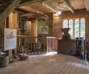 Młyn wodny – ekspozycje „Urządzenia młynarskie, żarna, stępy, miary, wagi”, „Muzeum Chleba” Młyn wodny – ekspozycje „Urządzenia młynarskie, żarna, stępy, miary, wagi”, „Muzeum Chleba”