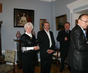 JUŻ OTWARTA NOWA EKSPOZYCJA WNĘTRZ ZABYTKOWYCH W PAŁACU STARZEŃSKICH W CIECHANOWCU–NOWODWORACH JUŻ OTWARTA NOWA EKSPOZYCJA WNĘTRZ ZABYTKOWYCH W PAŁACU STARZEŃSKICH W CIECHANOWCU–NOWODWORACH