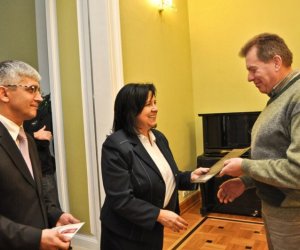 Podsumowanie Konkursy na Najlepiej Zachowany Zabytek Wiejskiego Budownictwa Drewnianego w Województwie Podlaskim w 2012 roku 18 listopada 2012 r. Podsumowanie Konkursy na Najlepiej Zachowany Zabytek Wiejskiego Budownictwa Drewnianego w Województwie Podlaskim w 2012 roku 18 listopada 2012 r.