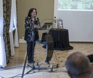 Fotorelaja z oddsłonięcia tablicy pamiątkowej poświęconej prof. dr hab. Janowi Tropile Fotorelaja z oddsłonięcia tablicy pamiątkowej poświęconej prof. dr hab. Janowi Tropile