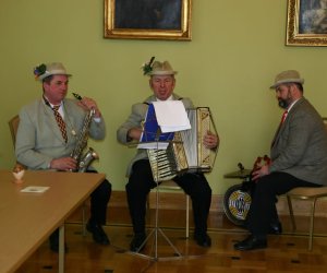 OKLEJANKI ŁOWICKIE I KURPIOWSKIE OKLEJANKI ŁOWICKIE I KURPIOWSKIE