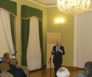 "Rośliny w farmacji" XXII Sympozjum Historii Farmacji w Muzeum Rolnictwa im. ks. K. Kluka w Ciechanowcu "Rośliny w farmacji" XXII Sympozjum Historii Farmacji w Muzeum Rolnictwa im. ks. K. Kluka w Ciechanowcu