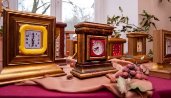 WSZYSTKO MA SWÓJ CZAS. ZEGARY KS. JANA GROCHOWSKIEGO