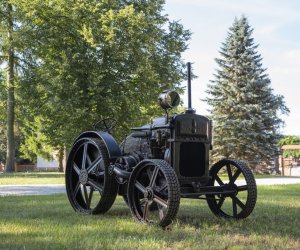 Zbiory muzeum powiększone o kolejny zabytkowy ciągnik - Case 10-18 z 1920 r.