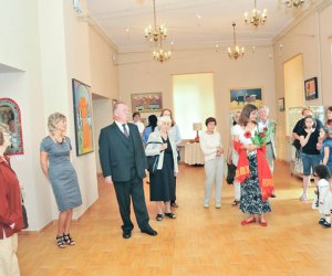 Baśniowa Kraina – Ceramika Ewy Wołk i malarstwo Andrzeja Kuhna Baśniowa Kraina – Ceramika Ewy Wołk i malarstwo Andrzeja Kuhna