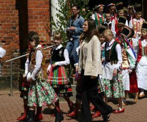 ZIELONE ŚWIĄTKI POD WIATRAKIEM