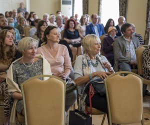 PORCELANA Z POLSKIM ORŁEM. Serwisy Prezydenta Mościckiego i zastawy reprezentacyjne  w czasach II Rzeczypospolitej - fotorelacja