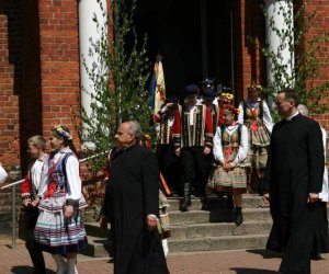 ZIELONE ŚWIĄTKI POD WIATRAKIEM