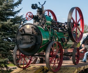 W dniu 4 maja br. Muzeum Rolnictwa odwiedził Prezydent RP Bronisław Komorowski. Przyjechał do Ciechanowca z niezapowiedzianą, prywatną wizytą. Jak sam przyznał, jednym z powodów przybycia, była chęć pokazania wnukom naszej kolekcji zabytkowych ciągników. W dniu 4 maja br. Muzeum Rolnictwa odwiedził Prezydent RP Bronisław Komorowski. Przyjechał do Ciechanowca z niezapowiedzianą, prywatną wizytą. Jak sam przyznał, jednym z powodów przybycia, była chęć pokazania wnukom naszej kolekcji zabytkowych ciągników.