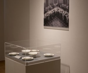 PORCELANA Z POLSKIM ORŁEM. Serwisy Prezydenta Mościckiego i zastawy reprezentacyjne w czasach II Rzeczypospolitej - fotorelacja PORCELANA Z POLSKIM ORŁEM. Serwisy Prezydenta Mościckiego i zastawy reprezentacyjne w czasach II Rzeczypospolitej - fotorelacja