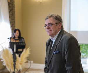 Fotorelacja z wernisażu "Pastelowe wspomnienia: mój makro- i mikroświat"