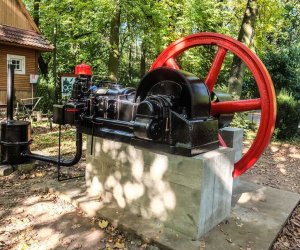 Translokacja spichlerza w zagrodzie leśnej Translokacja spichlerza w zagrodzie leśnej
