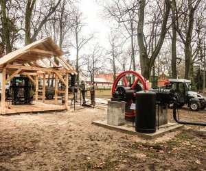 Translokacja spichlerza w zagrodzie leśnej Translokacja spichlerza w zagrodzie leśnej