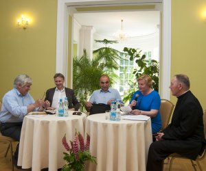 Konferencja "Migracje a tożsamość narodowa mieszkańców Europy Wschodniej w XIX i na początku XX wieku" 2-3 czerwca 2016 Konferencja "Migracje a tożsamość narodowa mieszkańców Europy Wschodniej w XIX i na początku XX wieku" 2-3 czerwca 2016