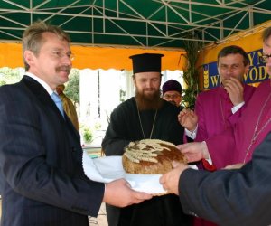 Wojewódzkie Dożynki Ciechanowiec 9 września 2006 roku Wojewódzkie Dożynki Ciechanowiec 9 września 2006 roku